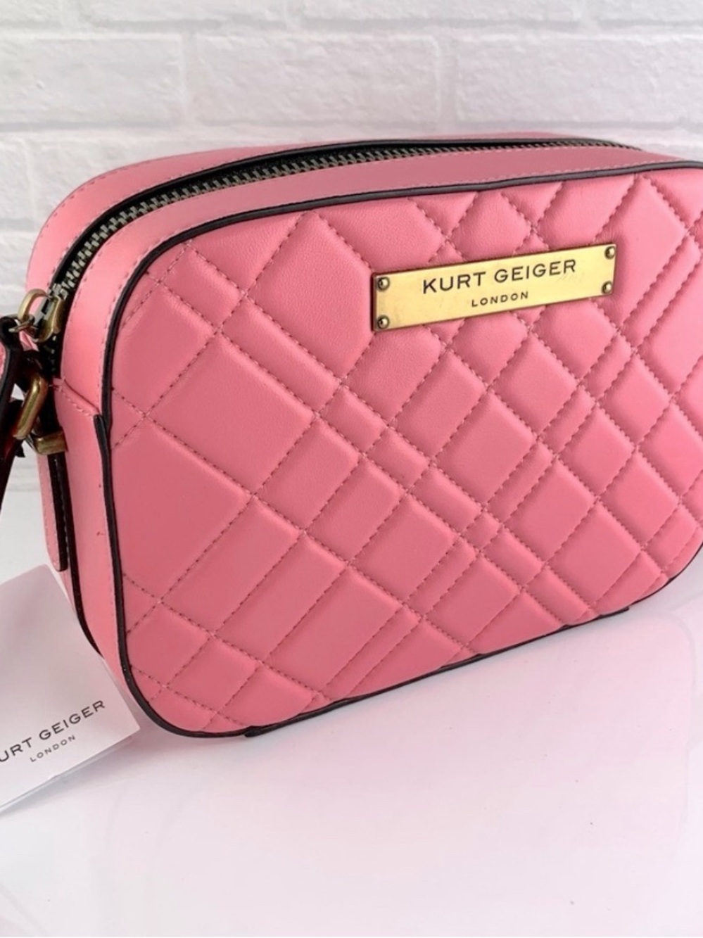 Kurt Geiger Pink Quilted Camera Crossbody with Gold Plaque - Picture 2 of 8